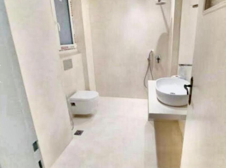 Economy Shared Apartment D In Central Атина Екстериор снимка