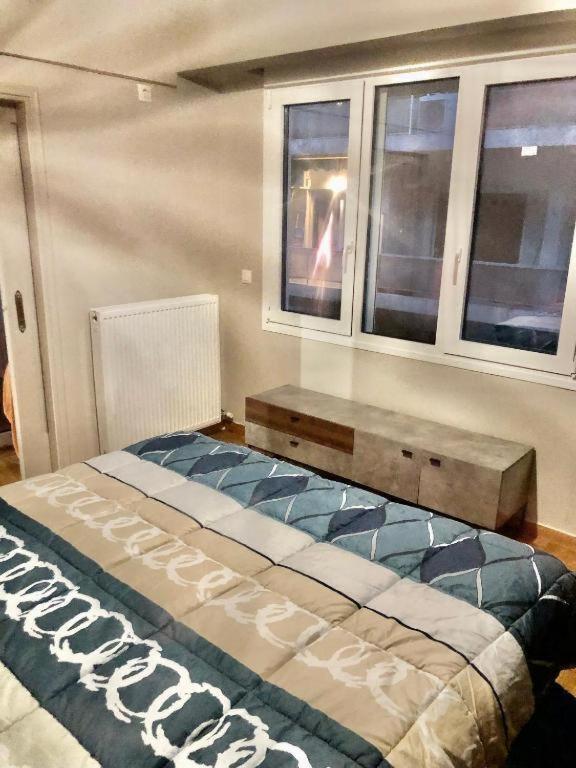 Economy Shared Apartment D In Central Атина Екстериор снимка