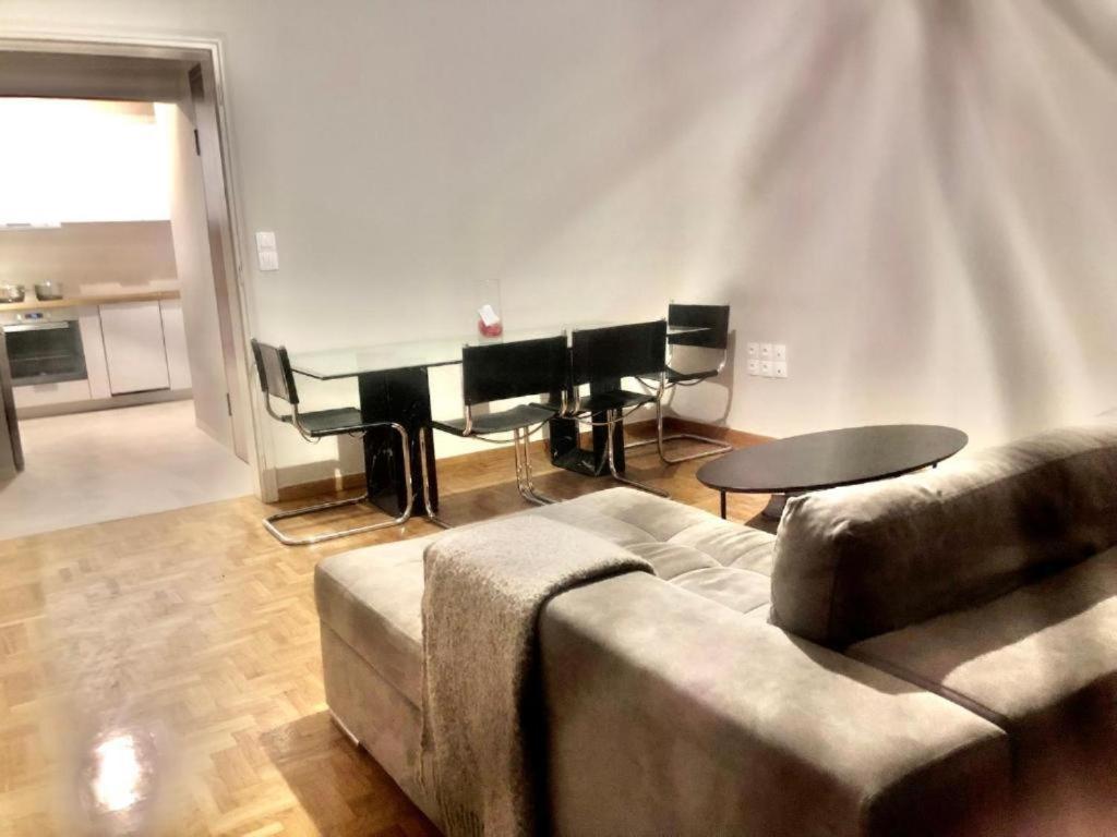 Economy Shared Apartment D In Central Атина Екстериор снимка